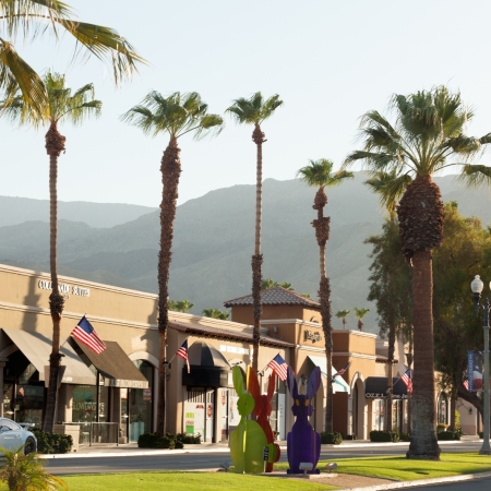 Shopping is abundant and El Paseo is the mainstay for the fashion crowd.
