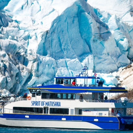 Set sail on an unforgettable glacier and wildlife cruise through Alaska’s pristine waters!